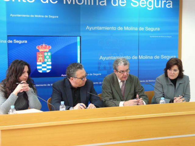 Firman un convenio para el fomento del comercio minorista mediante la aplicación de ventajas a las familias numerosas - 2, Foto 2