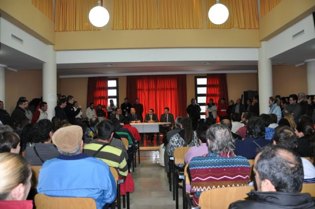 El director del Centro Penitenciario Murcia II informa a los ciudadanos de Mula sobre las necesidades laborales que generará la prisión - 1, Foto 1