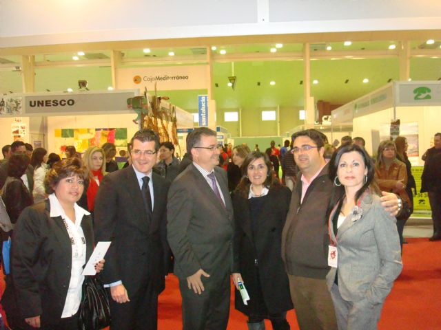 El ayuntamiento de Totana participa con un expositor en la feria Entreculturas 2011, Foto 1