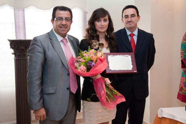 Marian Martnez Noguera recibe el premio Mujer mazarronera 2011, Foto 1