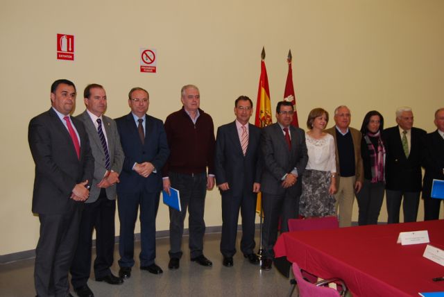 El alcalde de Totana y el consejero de Política Social suscriben un convenio, Foto 3