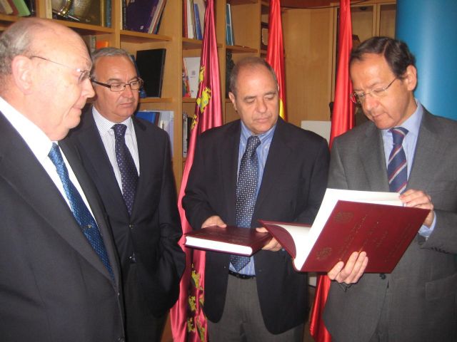 El Alcalde Cámara impulsa el expediente para la Declaración de Interés Turístico Internacional de la Semana Santa de Murcia - 1, Foto 1