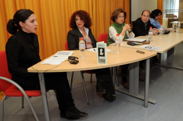 La Biblioteca Universitaria celebra el Día de la Mujer con una exposición de cómics - 3, Foto 3