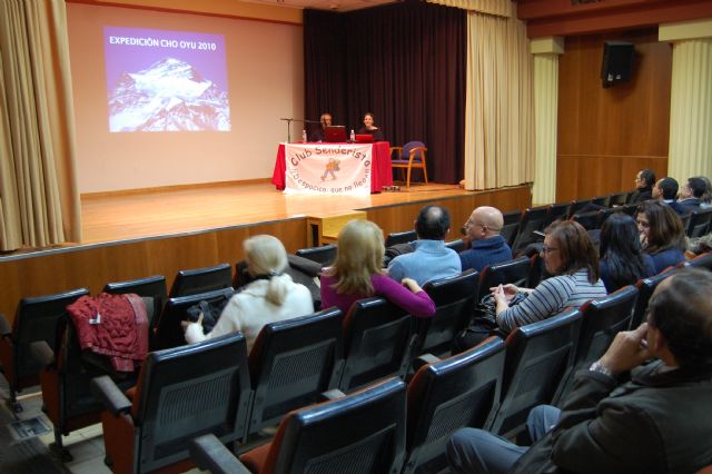 La alpinista murciana, Lucía López, da una conferencia en Alguazas sobre su experiencia al subir un 8.000 - 1, Foto 1