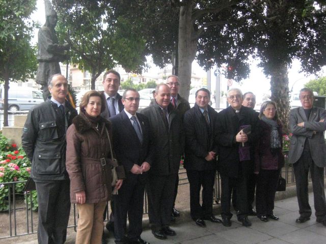 Ofrenda floral al monumento al Nazareno de Murcia - 1, Foto 1