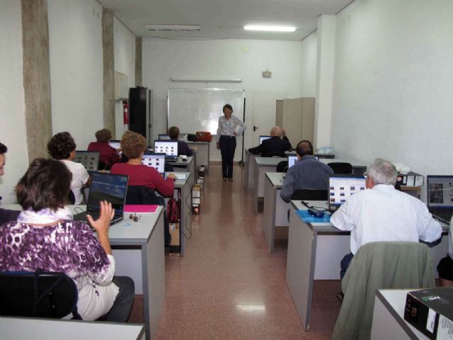 El Curso de iniciación a la Informática para Mayores llega a su fin - 1, Foto 1