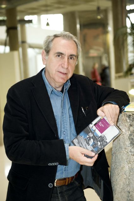 Ok. Señor Foster, una inocente mirada a la posguerra, finalista del Premio Hache - 1, Foto 1