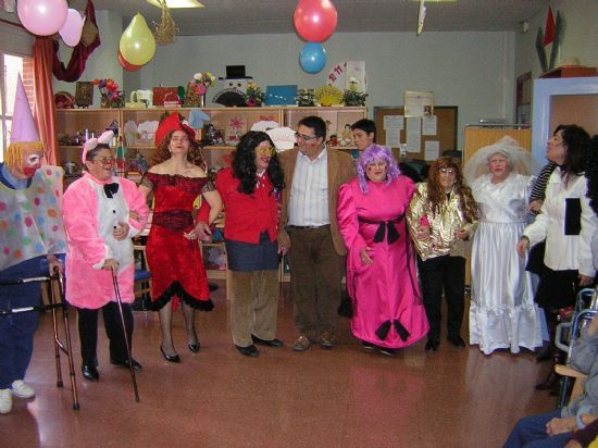 El Centro Municipal de Personas Mayores celebra el próximo domingo 13 de marzo el baile de piñata, Foto 1