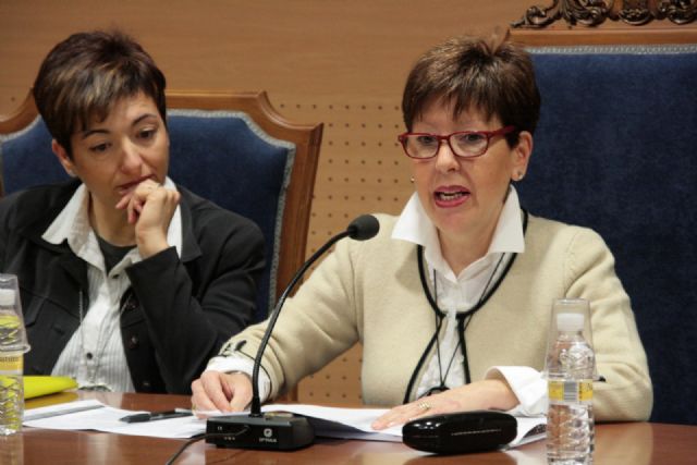 Cuarenta lectoras conmemoran el Día de la Mujer leyendo en público una obra de Pilar Mir - 3, Foto 3