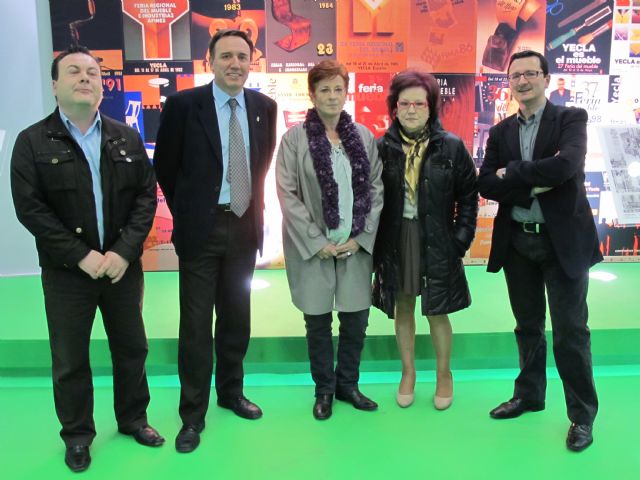 Begoña García Retegui elogia la actitud positiva de los empresarios del mueble de Yecla - 1, Foto 1