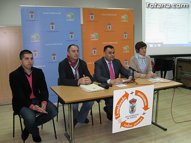 El equipo de Gobierno acerca las actuaciones municipales a los vecinos de la pedana de la Costera y los del barrio Tirol-Camilleri - 4