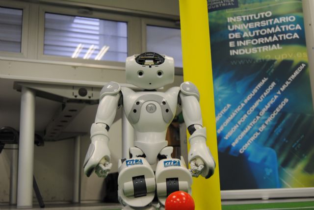 El equipo de robots de la Universidad de Murcia compite en el campeonato mediterráneo de fútbol - 3, Foto 3