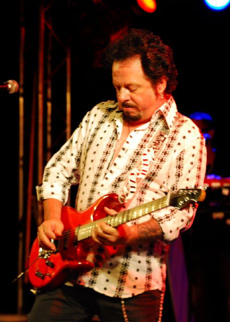 Músicas del Alma ofrece mañana uno de los tres únicos conciertos en nuestro país del genial guitarrista y compositor norteamericano Steve Lukather - 1, Foto 1