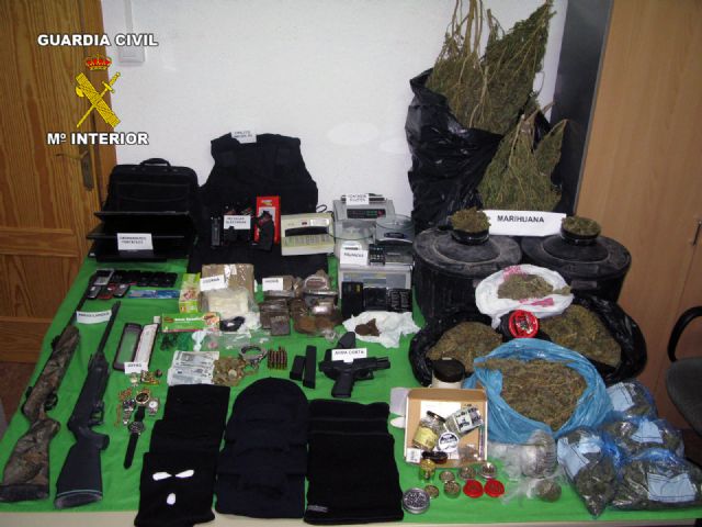 La Guardia Civil desmantela una banda organizada dedicada al tráfico de drogas en Mazarrón, Foto 2