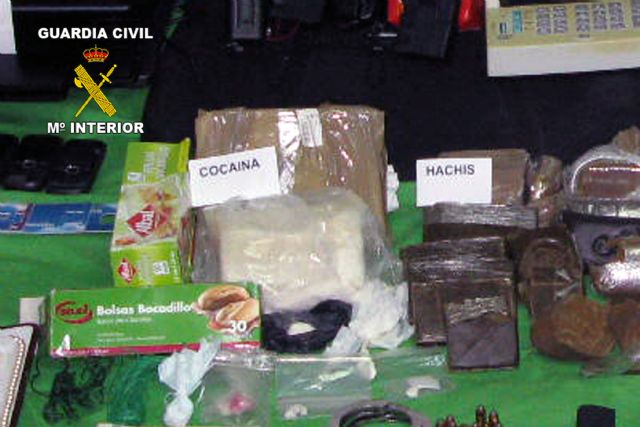 La Guardia Civil desmantela una banda organizada dedicada al trfico de drogas en Mazarrn, Foto 3