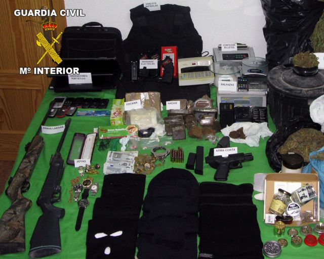 La Guardia Civil desmantela una banda organizada dedicada al tráfico de drogas en Mazarrón, Foto 4