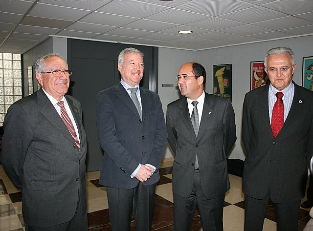 Valcárcel propone un pacto para acabar con la incertidumbre que genera la Ley de Cámaras de Zapatero - 1, Foto 1