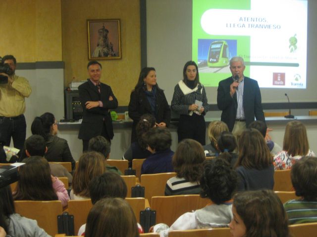 Arranca la campaña para que los escolares aprendan a convivir con el tranvía - 1, Foto 1