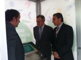 González Tovar y el alcalde de Beniel inauguran 2 cabinas electrónicas
