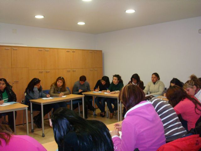 Más de 50 personas participan en el curso de cuidados a la infancia, Foto 1