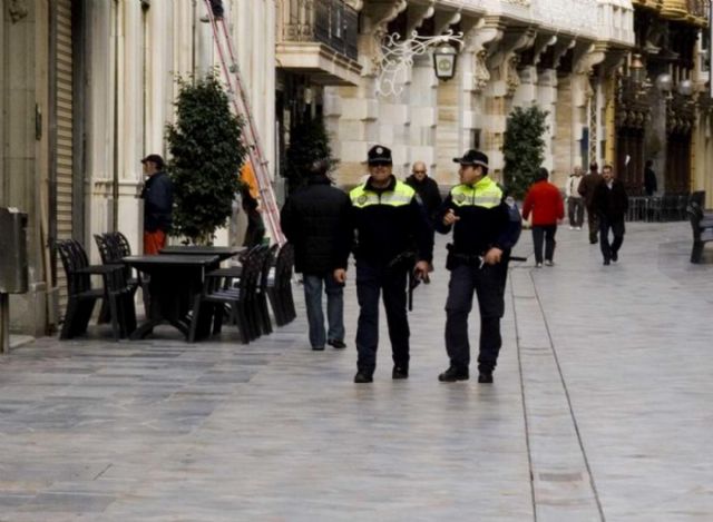 La Policía Local, al servicio de los turistas - 1, Foto 1