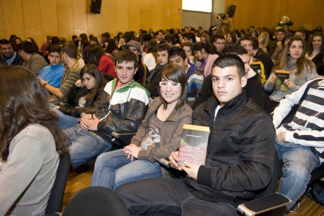 Intriga y suspense en Fin, novela candidata al Premio Mandarache - 1, Foto 1