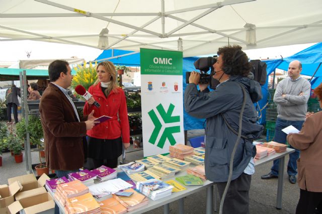 Los usuarios del mercado torreño se informan con la Semana del Consumidor - 1, Foto 1