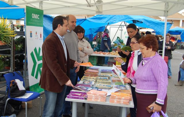 Los usuarios del mercado torreño se informan con la Semana del Consumidor - 4, Foto 4