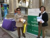 El Ayuntamiento de Lorca instala en la Alameda de la Constitución una mesa informativa por el Día Mundial del Consumidor