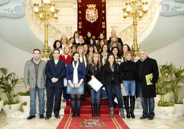 Las alumnas del taller de Atención a la Dependencia ya tienen sus diplomas - 2, Foto 2