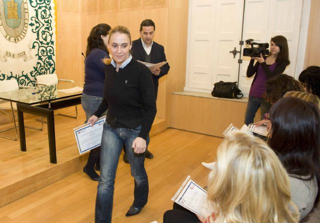 Las alumnas del taller de Atención a la Dependencia ya tienen sus diplomas - 3, Foto 3