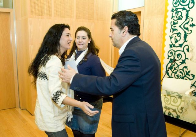 Las alumnas del taller de Atención a la Dependencia ya tienen sus diplomas - 4, Foto 4
