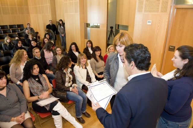 Las alumnas del taller de Atención a la Dependencia ya tienen sus diplomas - 5, Foto 5