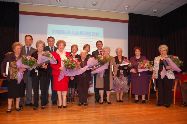 Homenaje masivo de los alguaceños a la ''Mujer Mayor'' - 1, Foto 1
