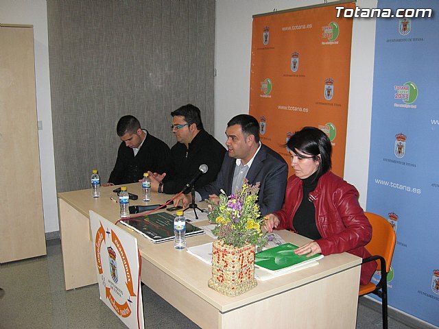 Cerca de un centenar de vecinos participaron en la asamblea vecinal del barrio Olímpico, las Peras, la Estación y Triptolemos, Foto 1