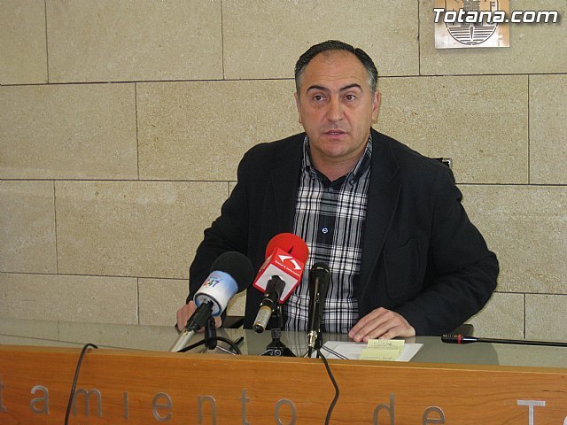 El concejal de Industria muestra su satisfacción, Foto 1