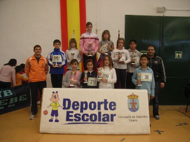 Más de 170 escolares participaron en la jornada de Jugando al atletismo, Foto 1
