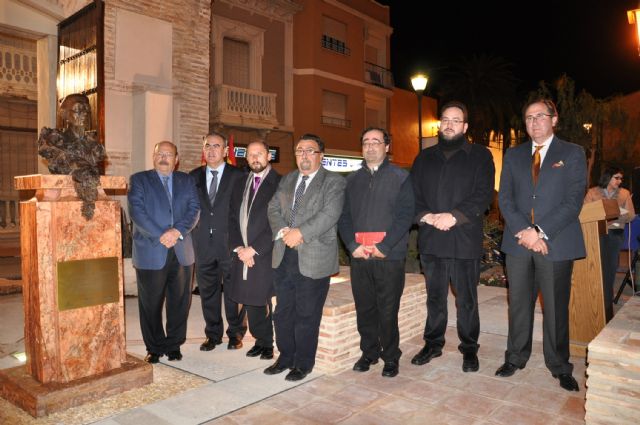 Presentación del busto homenaje al escultor Sánchez Lozano y rehabilitación del acceso a la Plaza del Hospital por su puerta original - 1, Foto 1