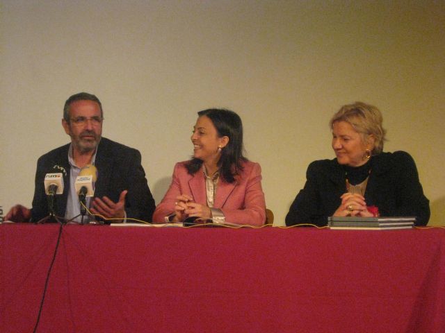 El Espacio Molinos del Río-Caballerizas se llena de retratos en blanco y negro realizados por Juan Ballester - 1, Foto 1