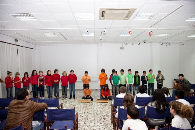 Los escolares participan en el Festivial, Foto 1