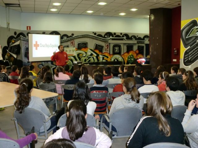 Cruz Roja de Águilas imparte Talleres de Conducta PAS en el Centro Comercial Águilas Plaza - 1, Foto 1