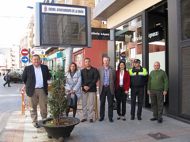 Obras Públicas instala paneles electrónicos en las paradas de autobús con mayor afluencia de viajeros de La Unión - 1, Foto 1
