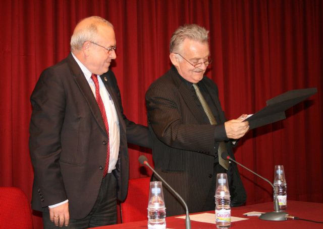 El profesor Ulrich Gumbrecht recibe el premio internacional de ensayo Miguel Espinosa - 2, Foto 2