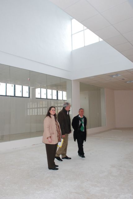 El alcalde visita la fase final de las obras de la biblioteca y ludoteca y de la fotovoltaica sobrecubierta - 2, Foto 2