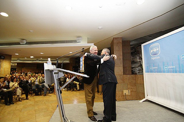 Novecientas personas arropan a Bartolomé Hernández en su presentación como candidato a la alcaldía de Águilas - 1, Foto 1
