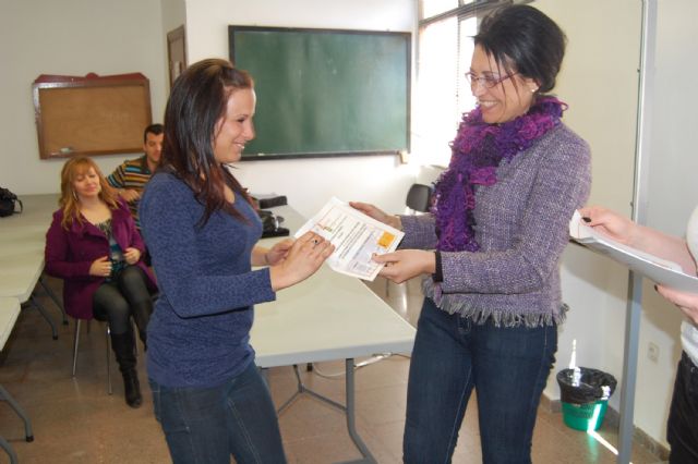 Los alumnos del curso de cuidado de personas dependientes de Lorquí, diplomados - 3, Foto 3