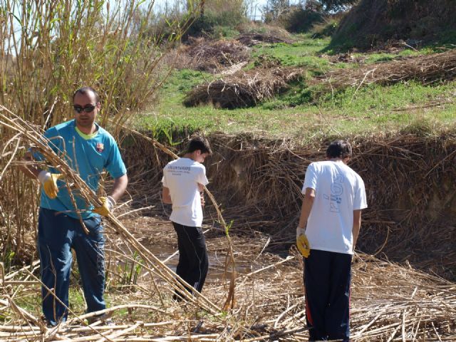 Los jóvenes de JOVAL fundamentales en la limpieza del Río Mula a su paso por Alguazas - 1, Foto 1