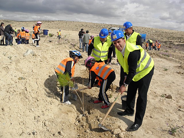 La Comunidad y Afarem muestran a los escolares el desarrollo de la actividad minera respetuosa con el medio ambiente - 2, Foto 2