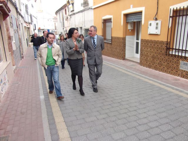 El delegado del Gobierno visita las mejoras realizadas de ahorro y eficiencia energética en Lorquí financiadas con el Plan E - 1, Foto 1