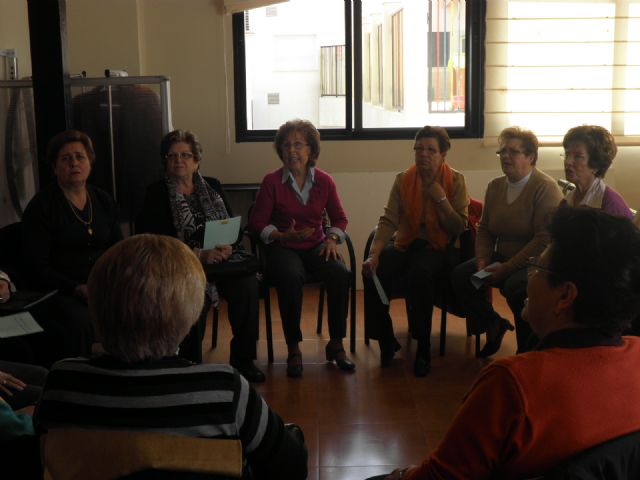 Mujeres del Centro Municipal de Atención a Personas Mayores Las Herratillas visiron el Teatro Romano de Cartagena - 3, Foto 3
